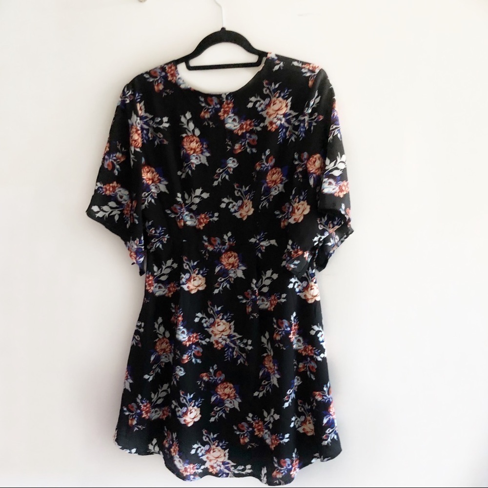 Romeo & Juliet Couture black floral mini dress - Picture 6 of 9